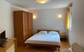 Studio Apartment Begić